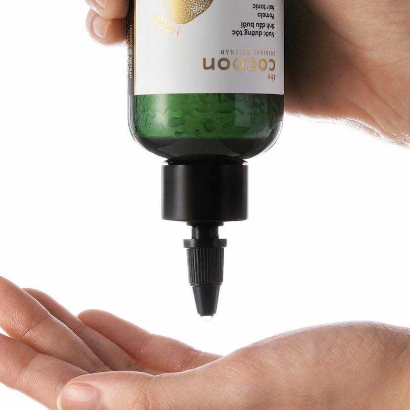 Cocoon Pomelo Hair Tonic 140mlThe vegan pomelo cocoon hair tonic is a treatment product for hair loss, weak hair, thin hair and slow hair growth.From Vietnamese traditional pomelo peel oil blend