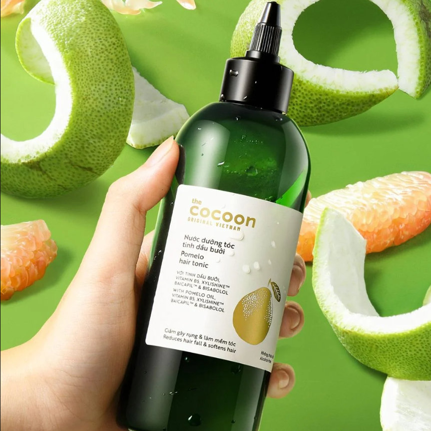 Cocoon Pomelo Hair Tonic 310mlThe vegan pomelo cocoon hair tonic is a treatment product for hair loss, weak hair, thin hair and slow hair growth.From Vietnamese traditional pomelo peel oil blend