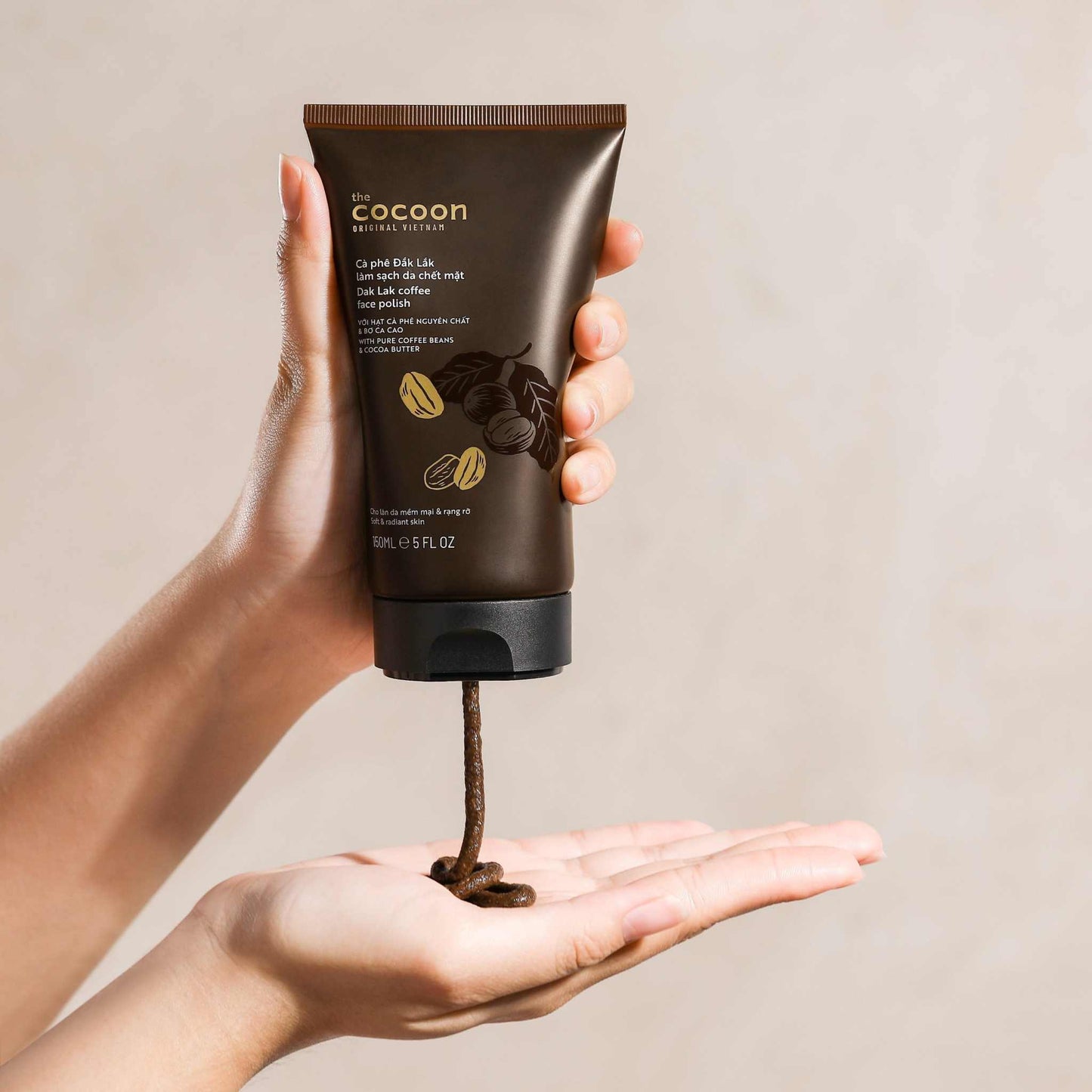 Cocoon Dak Lak Coffee Face Polish 150mlFinely ground Dak Lak coffee beans blended with Tien Giang cocoa butter to help you remove old and dull dead skin cells, awaken the fresh, energetic smooth and soft