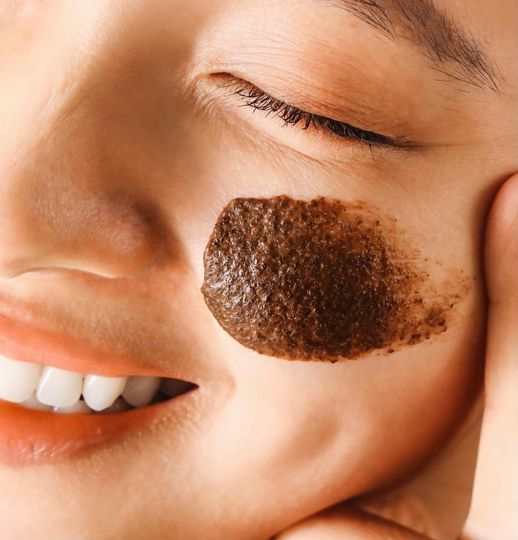 Cocoon Dak Lak Coffee Face Polish 150mlFinely ground Dak Lak coffee beans blended with Tien Giang cocoa butter to help you remove old and dull dead skin cells, awaken the fresh, energetic smooth and soft
