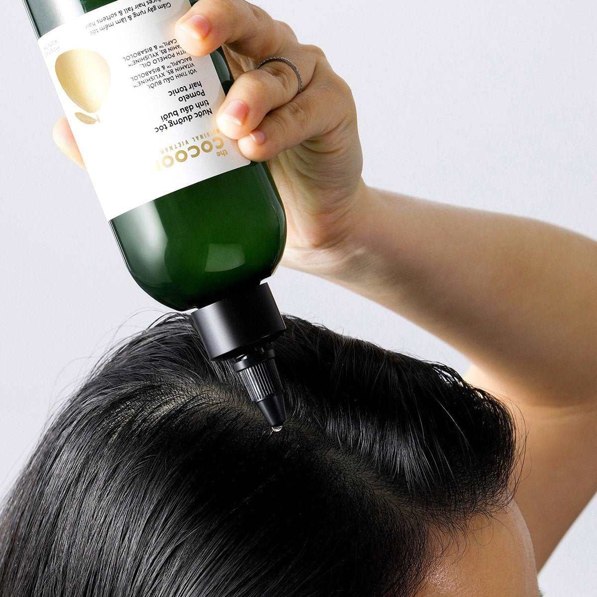 Cocoon Pomelo Hair Tonic 310mlThe vegan pomelo cocoon hair tonic is a treatment product for hair loss, weak hair, thin hair and slow hair growth.From Vietnamese traditional pomelo peel oil blend